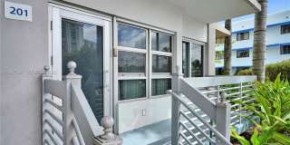 4332 Collins Ave Gallery 10