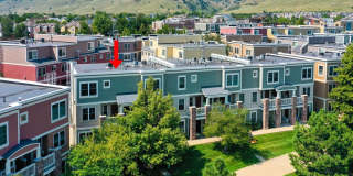 Bright & Beautiful 2-Level Condo in NoBo, available June 5th Gallery 31