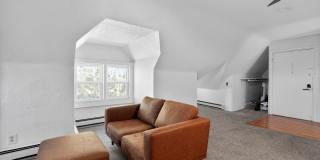 Charming 1-Bedroom Attic Apartment in the Heart of City Park West Gallery 11