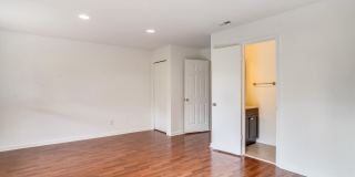 Updated 4 level TH w/ 2 FB & 2 "1/2" baths + One car garage! Gallery 30