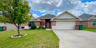 IMMACULATE all electric 3 bedroom + office, 2 bath home available NOW!!! Gallery 1