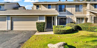 3-Bedroom Condo Near Fresno State – Washer & Dryer Included! Gallery 1