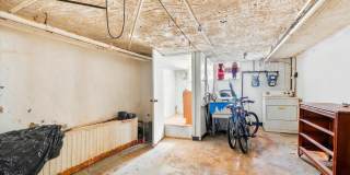 1833 DALY Street Gallery 16