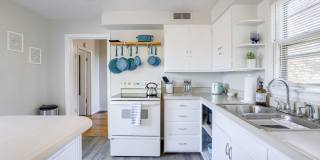 Cozy 1 Bedroom Bungalow!! Gallery 11