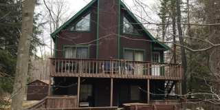 Charming 3BR House in Pocono Lake Gallery 1
