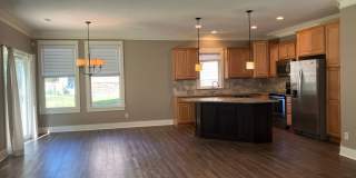 Beautiful 3 bedroom 2 1/2 bath home Gallery 3