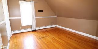 484 Walnut St Gallery 17