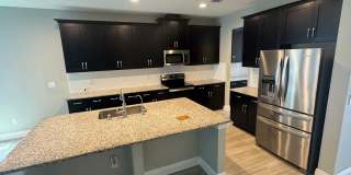Spacious 5-Bedroom Riverview Home Gallery 71