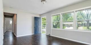Charming 3 Bed / 1 Bath Home with 1-Car Garage in South Kansas City! Gallery 5
