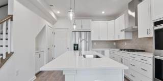 This stunning luxury 2-story condo has 3 beds & 2.5 baths with over 1500 sq ft of living space. Gallery 4