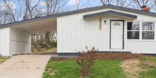 Charming 3 bedroom home with huge yard! Charming 3 bedroom home with huge yard! Gallery 1