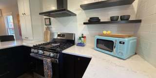 Elegant Single-Family Home with Chef’s Kitchen & Private Yard Gallery 3