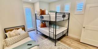 Flexible lease options! Spacious Townhome in Washington Gallery 18