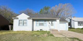Cozy 3 bed 2 bath home with basement in Wichita Gallery 1