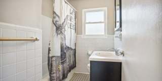604- G Chestnut St Gallery 11