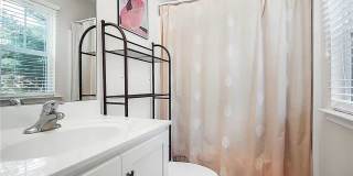 Room in 4 Bedroom Townhome at Sharon Rd W Room in 4 Bedroom Townhome at Sharon Rd W Gallery 35