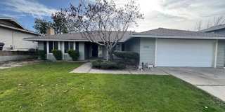 AVAILABLE NOW!! LARGE, REMODELED 3 BEDROOM HOME / LARGE FENCED YARD Gallery 1