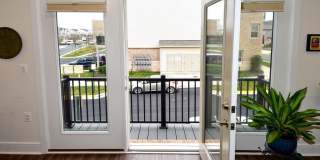 4-Level Furnished townhome! Gallery 10