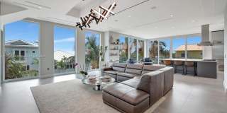 305 Oak St Gallery 36