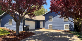 Selah 4 bedroom 3 Bathroom Double Garage, Fenced Yard Gallery 1