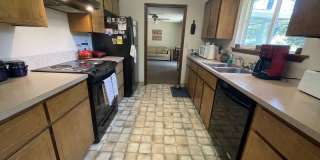 Lovely 3bed/2bath Ranch style home with HUGE private yard in a peaceful cul-de-sac! Gallery 13
