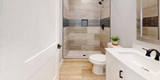 One Private Bedroom/Bath in Spacious 5BR/5BA Townhome Near UTK Gallery 17