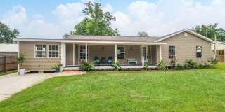 912 Maple Street Gallery 1