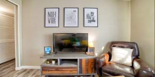 2417 Glenrose Avenue - A Gallery 9