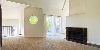 Beautifully Upstairs Condo at Ridgecrest Condominiums!! HOA Pool/Jacuzzi Gallery 4