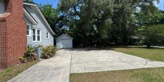 Adorable 2/1 Bungalow in Murray Hill Ready Now! Gallery 6