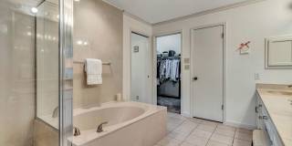 LUXURY 3-BEDROOM TOWNHOME IN ALAMO HEIGHTS Gallery 23