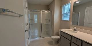 Room in 5 Bedroom Home at Reeves St Gallery 1