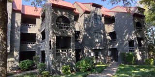 2BD/1BA Condo located in Lakeshore Village! Gallery 1