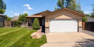 CHECK OUT THIS SPACIOUS, WELCOMING HOME IN THE MOUNTAIN VIEW DISTRICT!!! Gallery 1