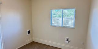 Updated 3-bedroom, 1 bath triplex in Springfield! Gallery 13