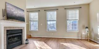 Resort-Style High View Townhome with 2-Car Garage, Private Office & Walkable Hunt Valley Location Gallery 12
