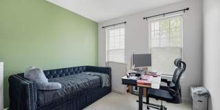 709 Thomas Ln #B Gallery 27