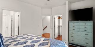Furnished Pet-Friendly 30-Day Extended Stay Riverfront Condo Gallery 25