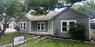NEWLY RENOVATED - CHARMING 3/2 with STORAGE UNIT and COVERED PARKING Gallery 1
