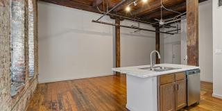 United Jewelers and Lee Hardware Apartments Gallery 32