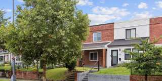 Charming 2-Bedroom Townhome Beautifully Updated and Convenient Charming 2-Bedroom Townhome Beautifully Updated and Convenient Gallery 4