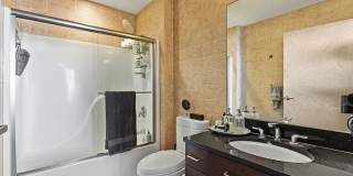 Stylish 2BR Condo in Cleveland Gallery 13