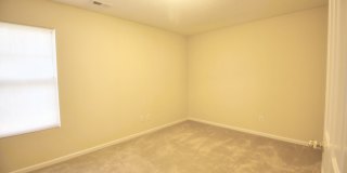 Spacious, Beautiful 3 BR, 2.5 bath with fenced in yard! Gallery 6