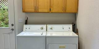 Spacious and bright 2 bed 2.5 bath Townhouse Gallery 23