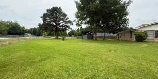 Lovely 2 bed/1 bath on a corner lot! Lovely 2 bed/1 bath on a corner lot! Gallery 17