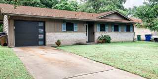 3 BR / 1 BA House off Shoal Creek/Steck! Gallery 13