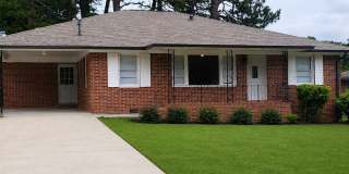 Modern Ranch Home - Full Brick - Large Eat in Kitchen with Large Granite Kitchen Island Gallery 1