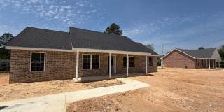 4 Bed 3 Bath Brick Home Gallery 1