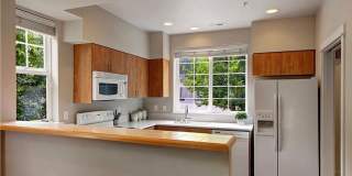 Bellevue Townhouse!!! Gallery 10