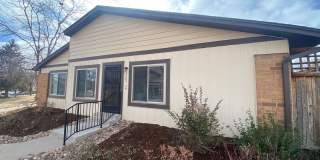 Spacious Aurora Townhome Gallery 1